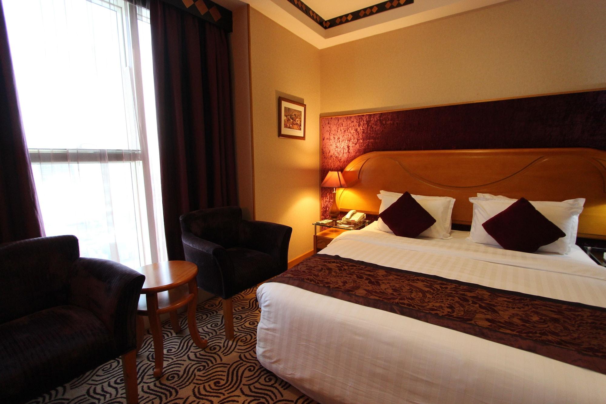Awaliv International Hotel Ta'if Esterno foto A room at the hotel