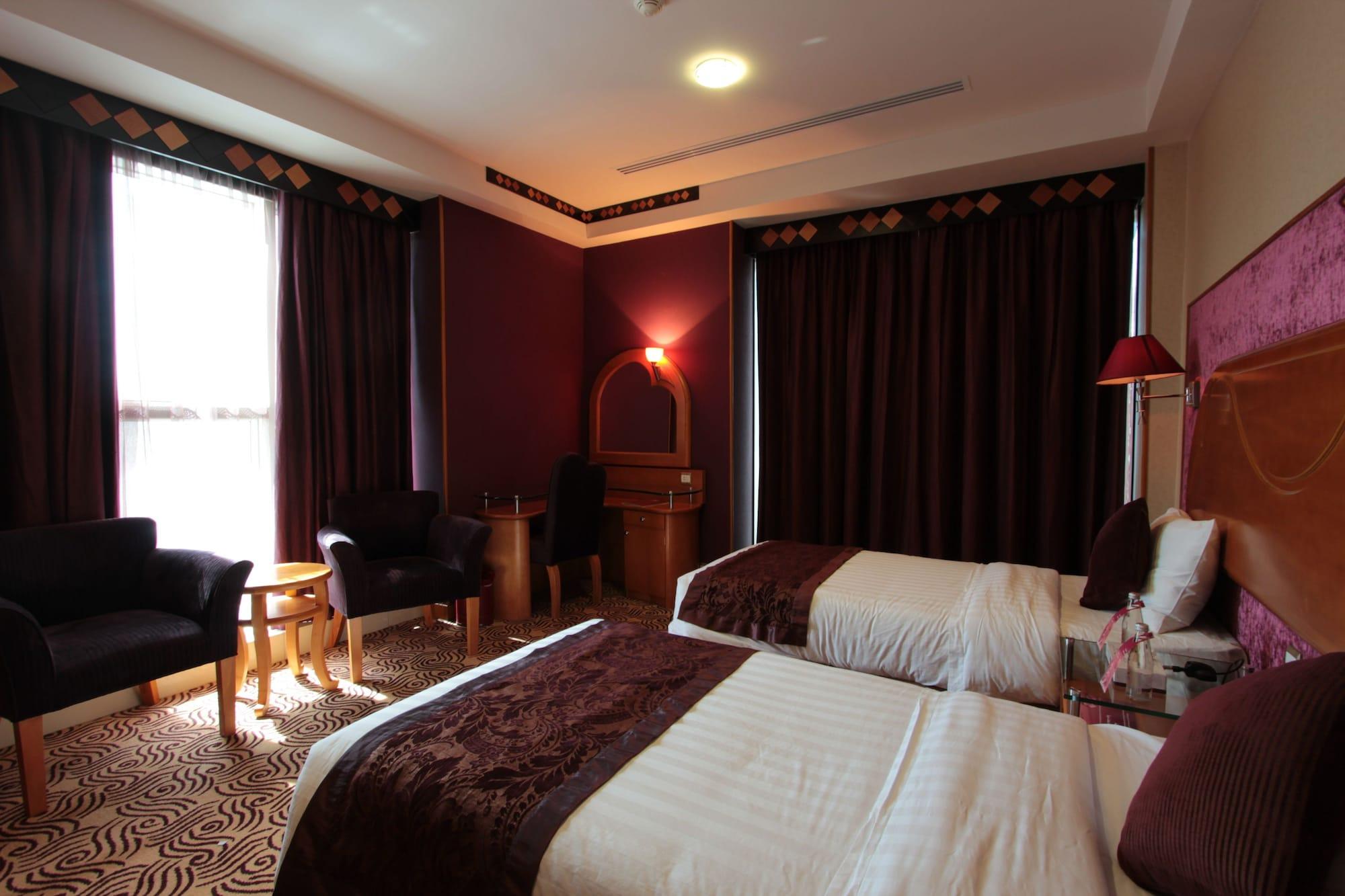 Awaliv International Hotel Ta'if Esterno foto A room at the hotel