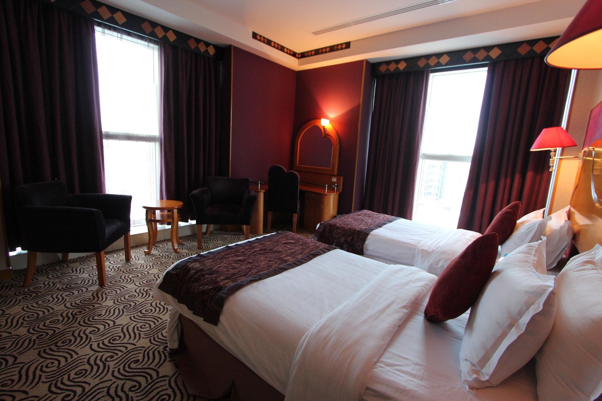Awaliv International Hotel Ta'if Esterno foto A room at the hotel