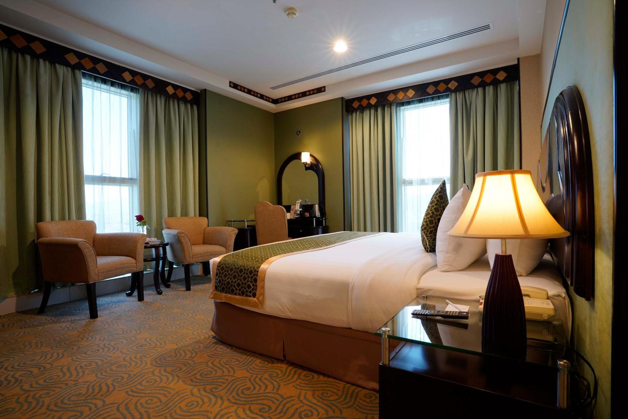 Awaliv International Hotel Ta'if Camera foto A bedroom at the hotel