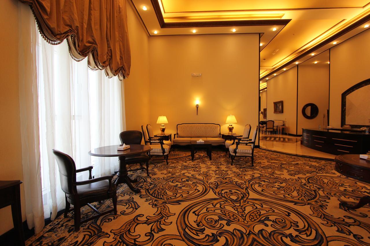 Awaliv International Hotel Ta'if Esterno foto A suite at the hotel