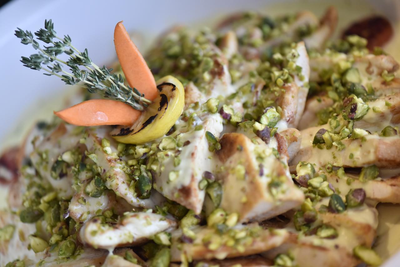 Awaliv International Hotel Ta'if Esterno foto Chicken salad