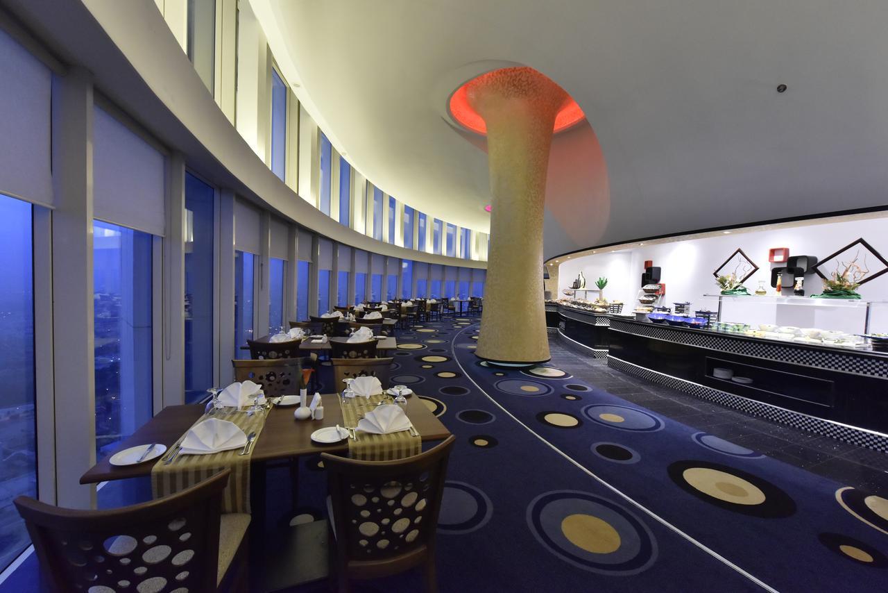 Awaliv International Hotel Ta'if Esterno foto The 360 Restaurant