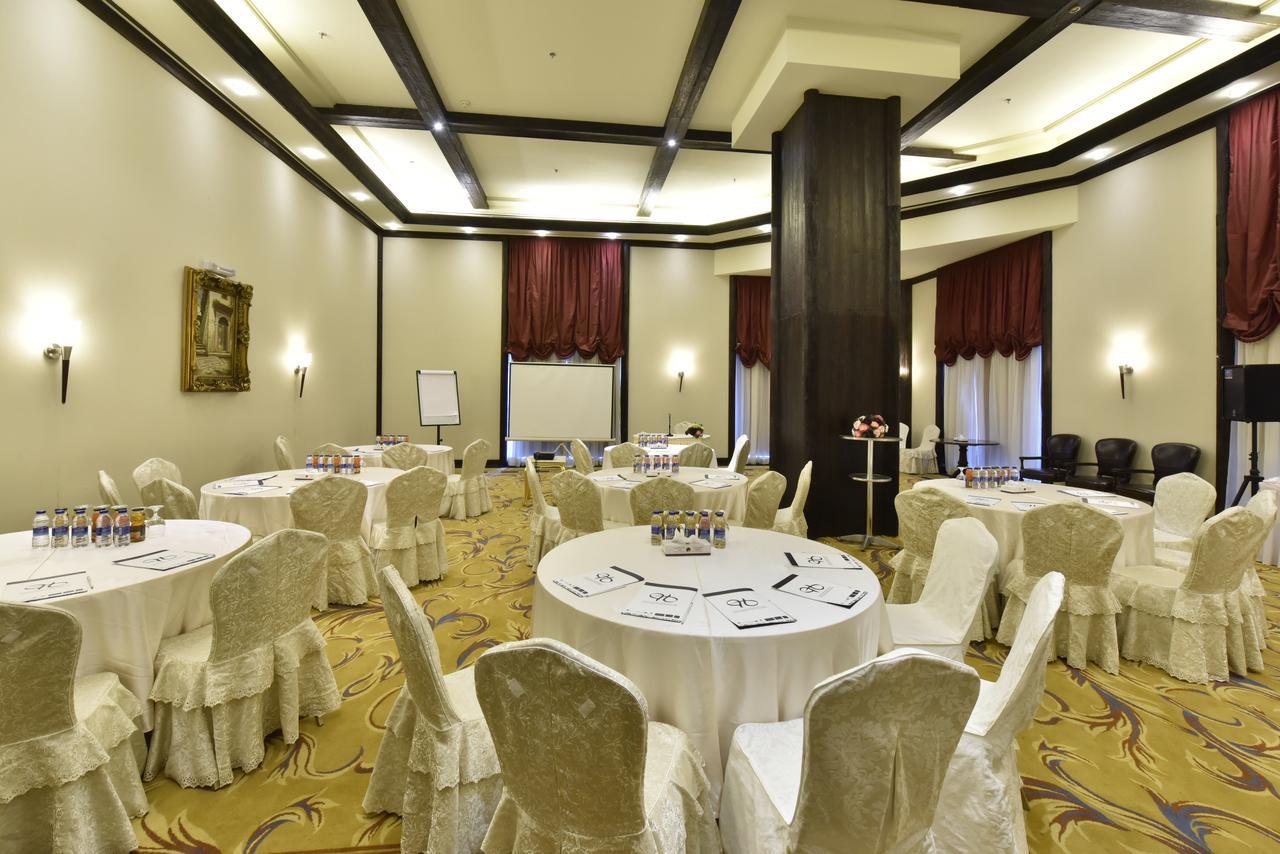 Awaliv International Hotel Ta'if Esterno foto Meeting room