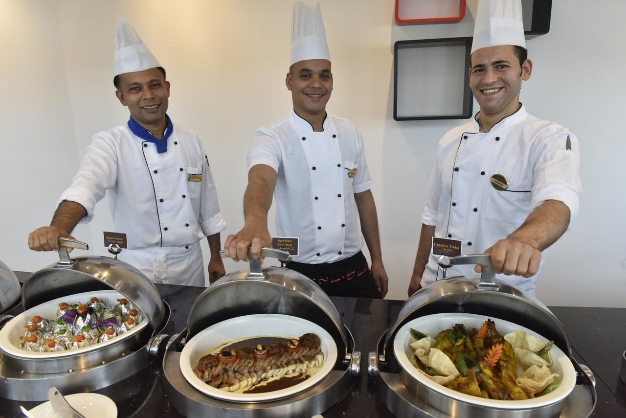 Awaliv International Hotel Ta'if Esterno foto A buffet at a hotel