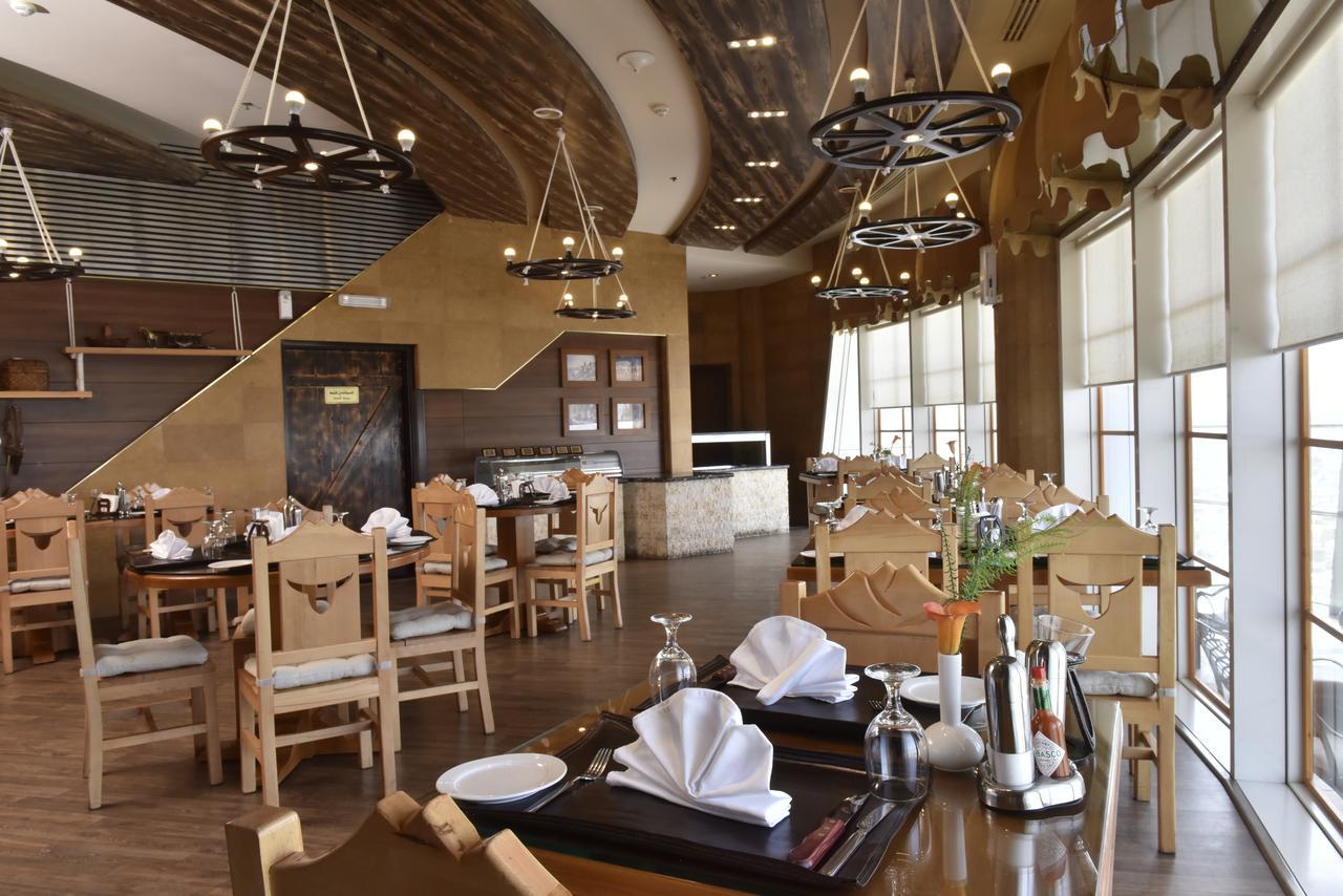Awaliv International Hotel Ta'if Esterno foto The restaurant
