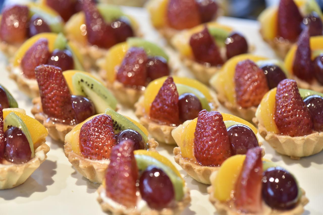 Awaliv International Hotel Ta'if Esterno foto Fruit tartlets