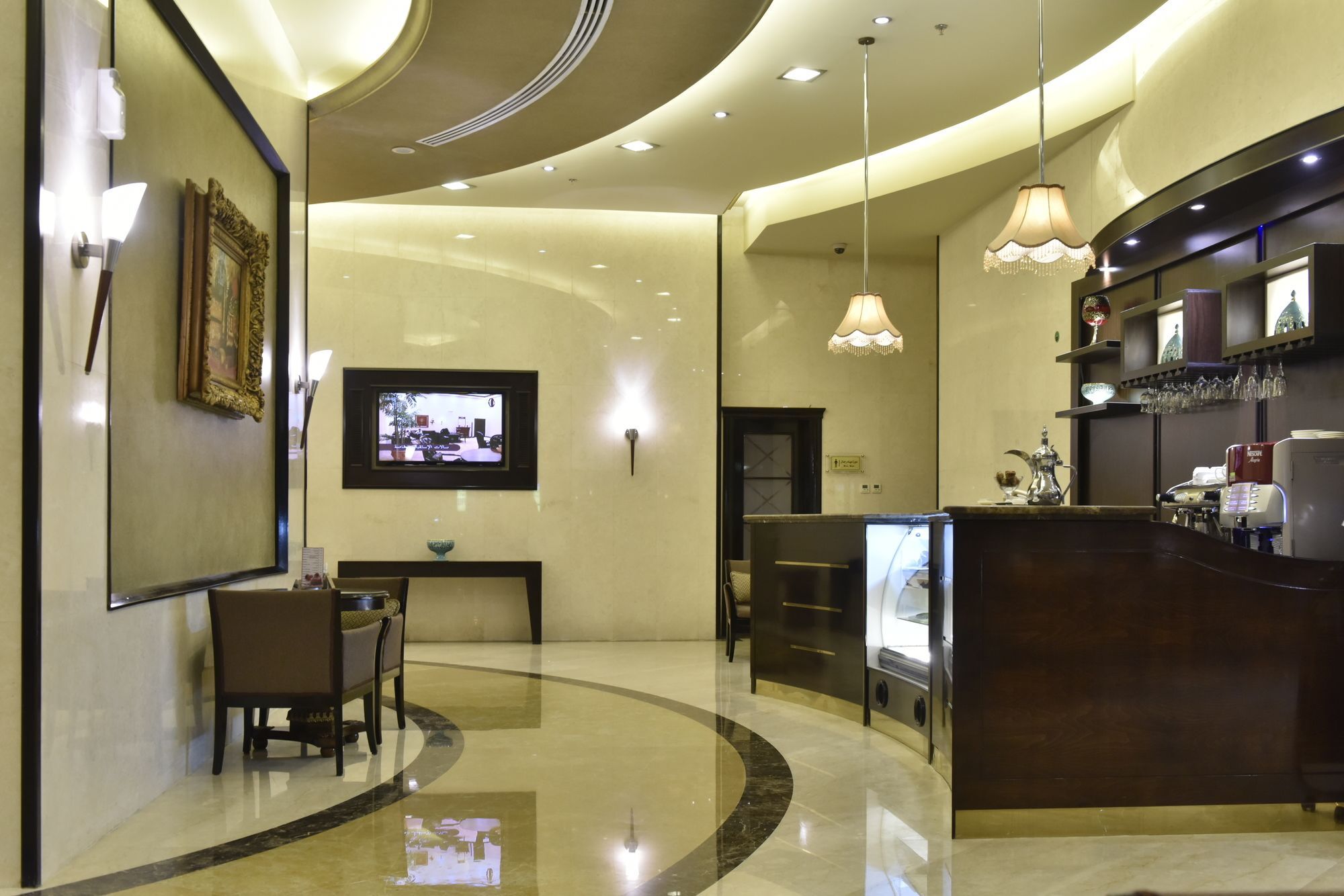 Awaliv International Hotel Ta'if Esterno foto The lobby of the hotel